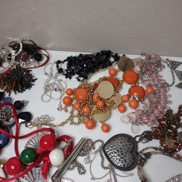 Lot Of Over 50 Necklaces - Picture 5 of 16